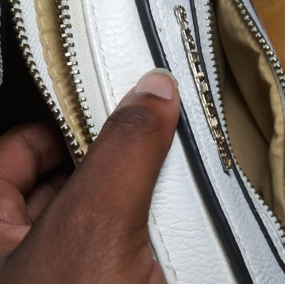 Michael Kors Small White Baguette Purse - Picture 2 of 7